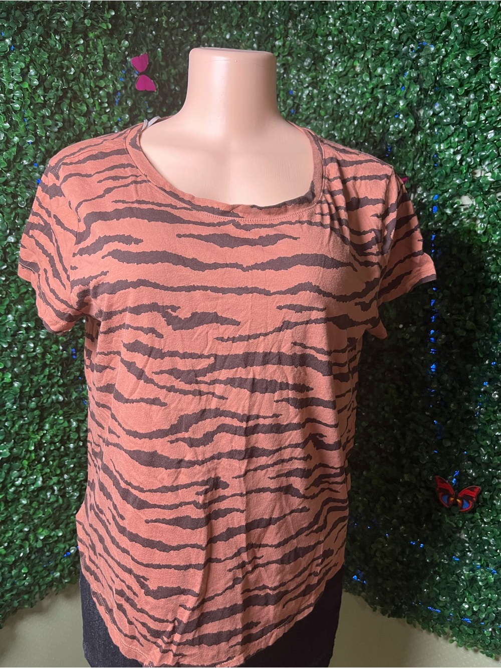 H&M Rust and Black Tiger-Stripe Short Sleeve Tee